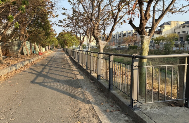 獅龍溪中欄橋至八涳橋右側護岸欄杆完成修繕 強化安全防護功能