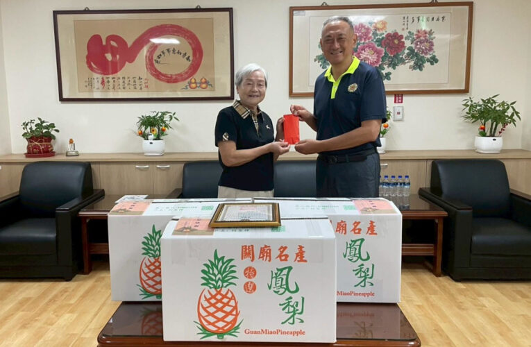 臺南榮家端節迎暖流 大台南天然氣董座洪過親贈慰問金  
