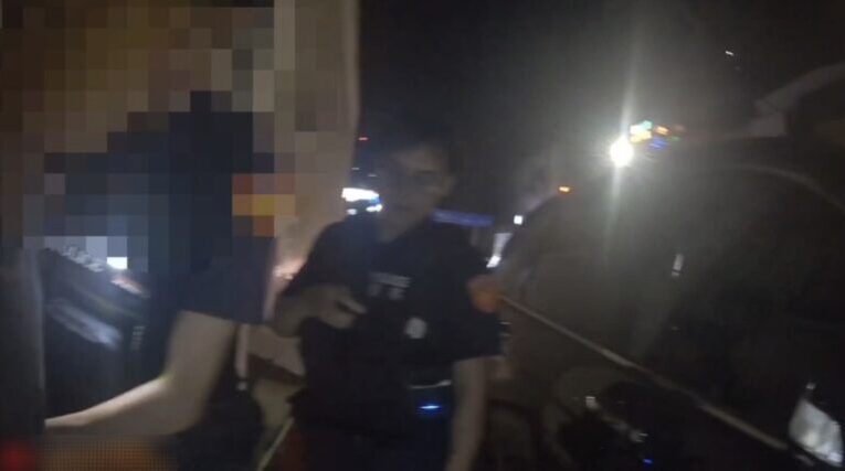 毒駕男聞警棄車狂奔　鼓山警百公尺追緝巷內逮人
