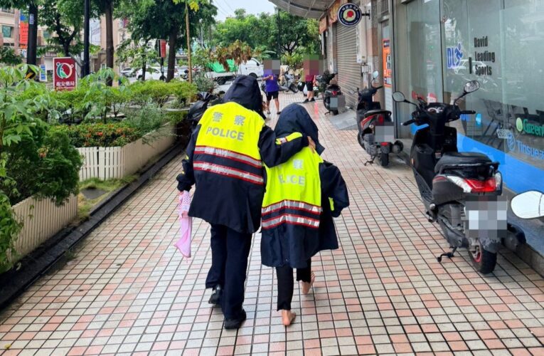 雨停了，溫暖沒停！「岡山警」用雨衣守護迷途小女孩回家路