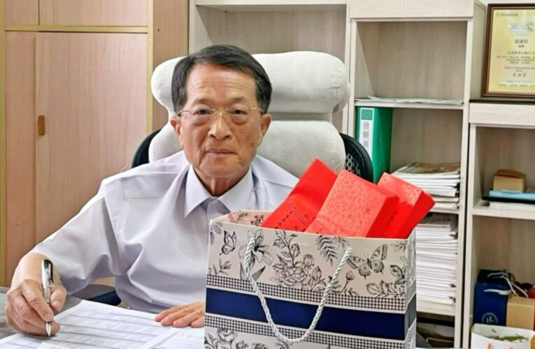 信燕總裁劉清元賀美中80週年校慶