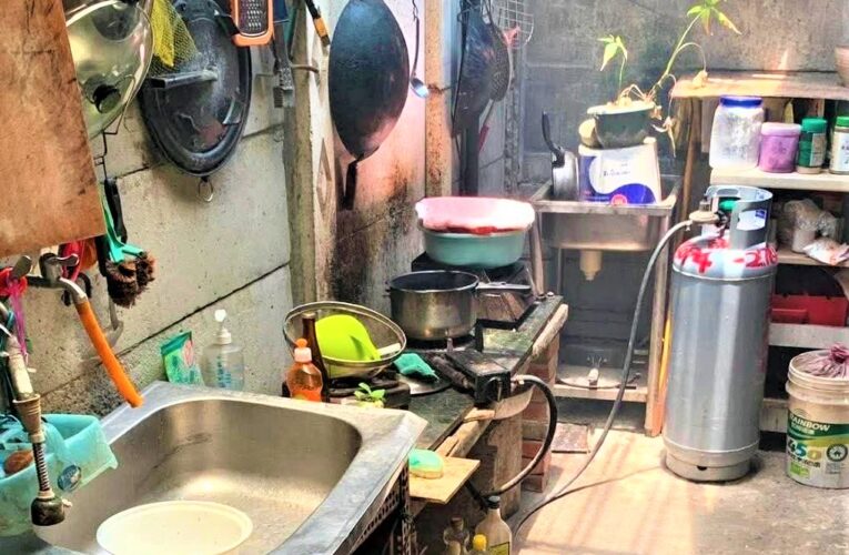 民宅驚傳濃煙惡臭　長竹警消聯手破門成功阻災