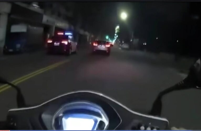 沒開大燈心虛拒檢狂逃　高雄警前後包夾持槍喝止　車內4人全藏毒