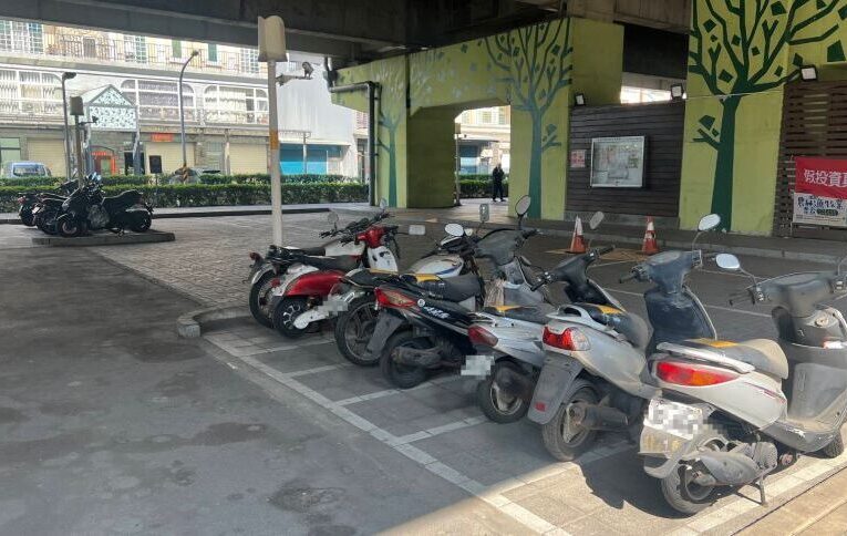 公共區域遭廢棄車輛占用衍生公安及髒亂　桃園訂法強制拖吊