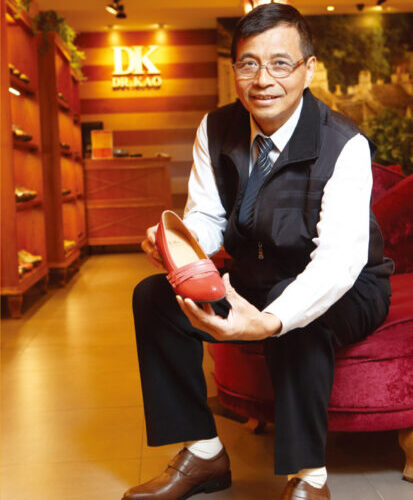 真正撐起一個品牌的不是一雙鞋，而是一位始終站在使用者立場思考的人