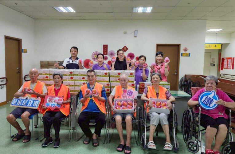 屏東榮家感謝嚴德發主委致贈當季芒果 暖心關懷住民長輩