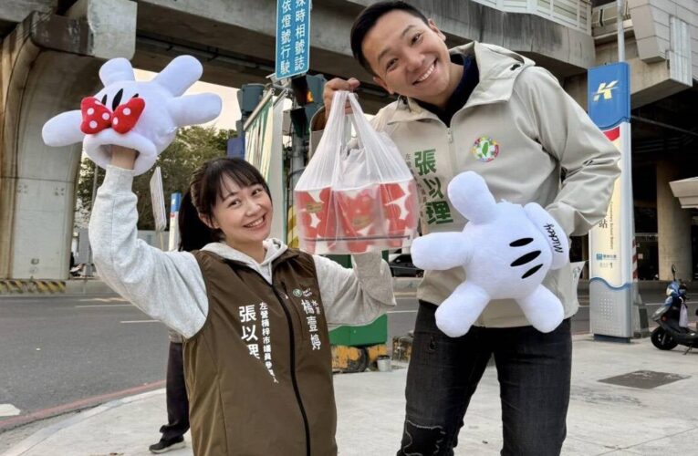 「最萌麥克風手」強勢登場！ 張以理攜手妻兒站路口 全家總動員親切問候市民