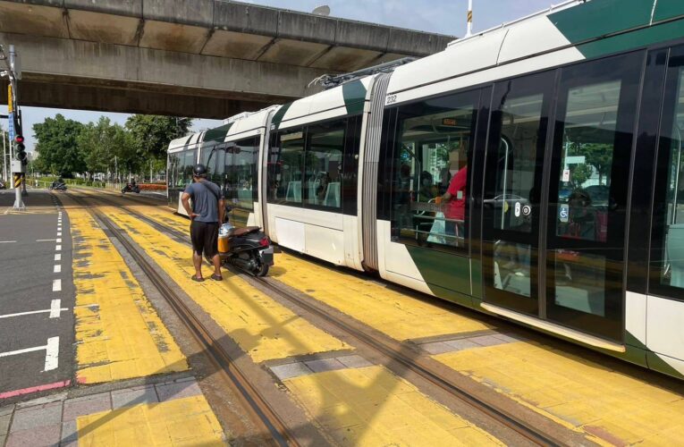 機車違規闖入輕軌路口影響列車運行　前鎮警依公共危險罪送辦