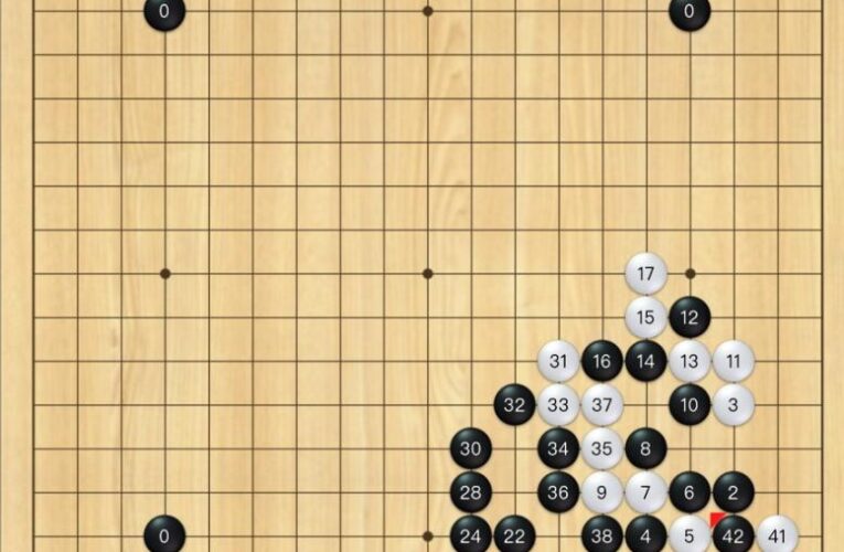 白棋贏在「以實地對抗厚勢」的策略成功