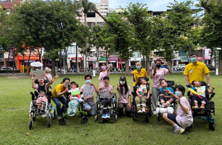 民生醫院飛象家園受虐併重症童走出家園　 大學生陪伴社區走讀觀察自然新體驗