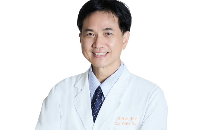 國際眼科年會登台　孫啟欽解析機器人輔助白內障手術發展趨勢