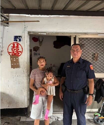 小手指向回家路！仁愛暖警溫柔安撫迷途女童　巧用部落網絡助返家