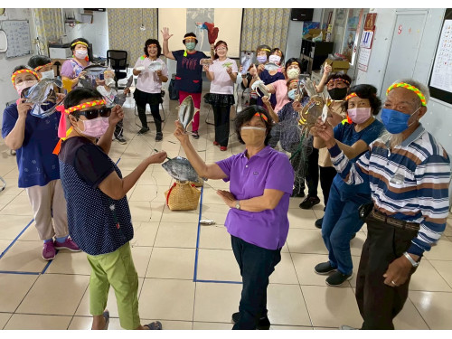 屏東長輩好幸福！縣府明年1月起補助長者健保費 「免申請」自動比對減輕負擔