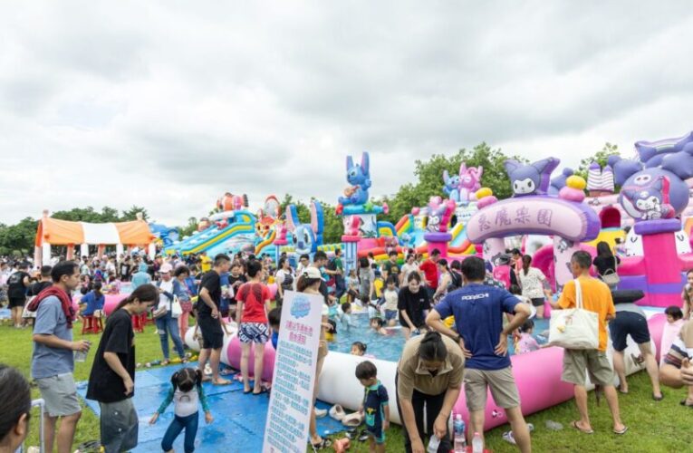 屏東市千禧公園變身夢幻水樂園！「夏日泡泡趴」巨型滑水道千人戲水降溫