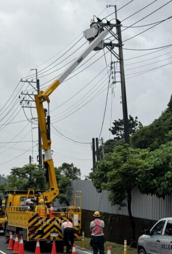 巴威颱風釀災 台電鳳山區處全力搶修 已復電逾94%