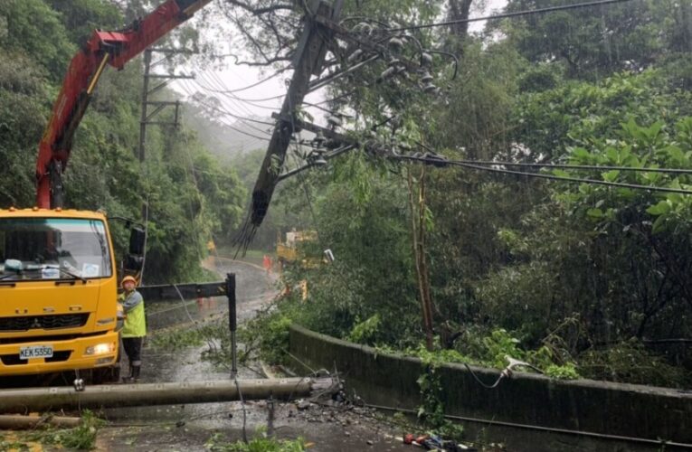 巴威颱風襲台 全台曾停電逾15萬戶 台電啟動跨區支援全力搶修
