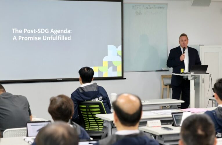 陳其邁緊盯颱風善後防疫　表揚兩大市政功臣榮退