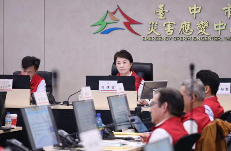 巴威颱風持續影響台中　盧秀燕主持應變會報：颱風未遠離、市民勿外出