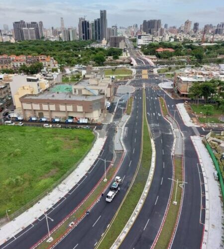 九如橋改建工程即將通車  高市府團隊視察全線路型與附屬設施