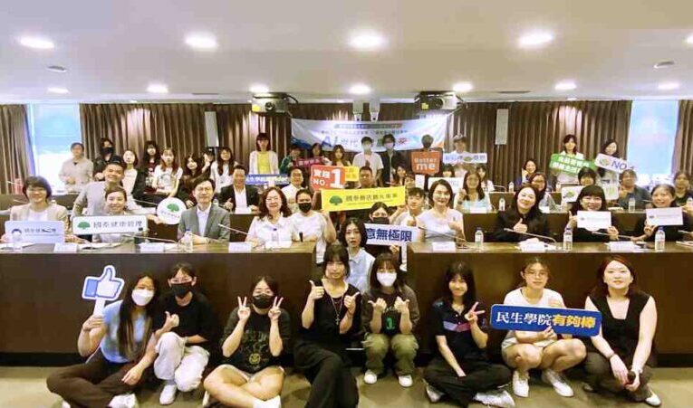 國泰攜手大學培育跨域新人才　以AI實作串聯健康管理與智慧旅宿