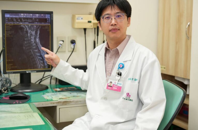 腦部檢查正常仍天天頭痛　醫曝「頸因性頭痛」低頭族最常見