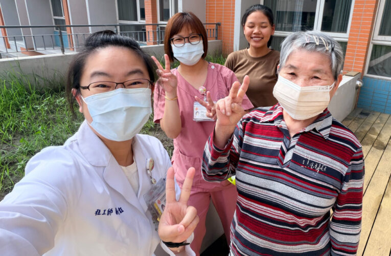 嘉榮拈花惹草 護理之家陪伴榮民眷長輩樂活療癒身心