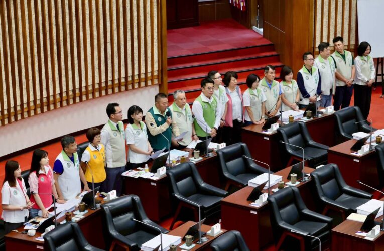 民進黨新生代戰將出征！ 張以理陪同 6 位里長候選人聯合登記，誓言打造左營理想生活！
