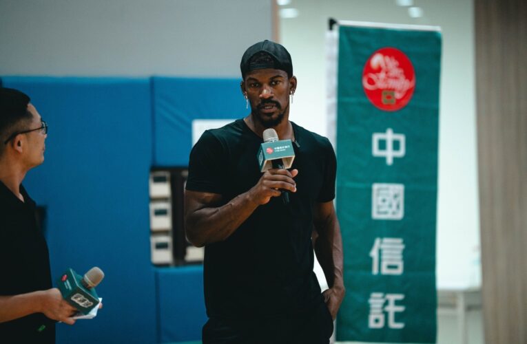 NBA球星巴特勒現身CTBC公益反毒籃球營　分享球技及生命經驗