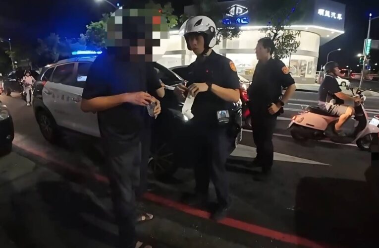 蛇行穿梭車陣露餡！高雄男酒氣沖天還問「能不能不要測」　說只喝二瓶，酒測超標傻眼，當場送辦