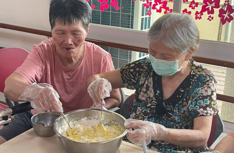 炸出幸福好滋味 屏東榮家長輩共享古早年糕香