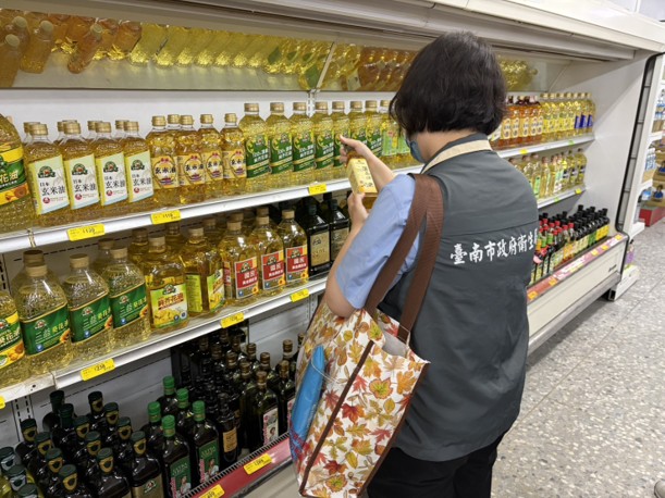 台南主動稽查再揪出3件苦茶油苯駢芘超標 黃偉哲：食安不分藍綠應攜手共同把關