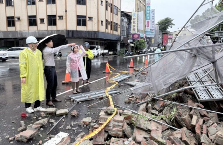 國定古蹟大東門側牆突發崩落！強降雨滲水釀災  南市府緊急封鎖搶修