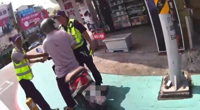 「路不是你的」！騎士大鬧城鎮韌性演習  前鎮警鐵腕攔停送辦