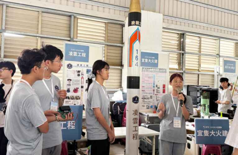 「中山之寶」楊鎮澤主任指導學生首次參加第二屆台灣盃火箭競賽  勇奪高中學生1K組亞軍