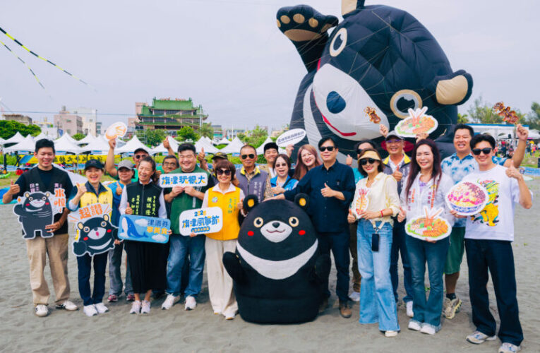 「2026旗津風箏節暨氣墊水樂園」熱鬧揭幕  陳其邁力推旗津住一晚玩兩天