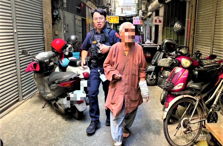 老翁採買迷路街頭　南門警護送老翁平安返家