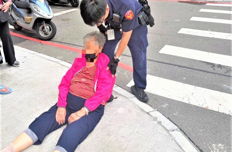老婦癱坐路口　南門所即時救援送醫