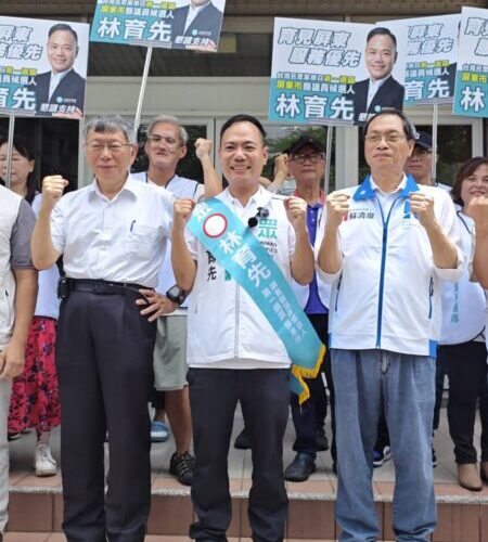 蘇清泉柯文哲同台共推林育先 宣示屏東藍白合 「民眾黨屏東隊」成立