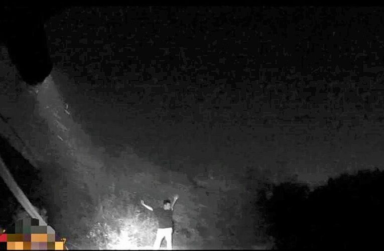 嘉義警深夜封鎖搜索　兩逃草叢詐欺車手狼狽投降追回26萬