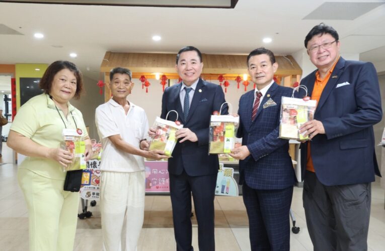 蔘龍董事長謝龍飛中秋返鄉    送暖紅心字會弱勢長者