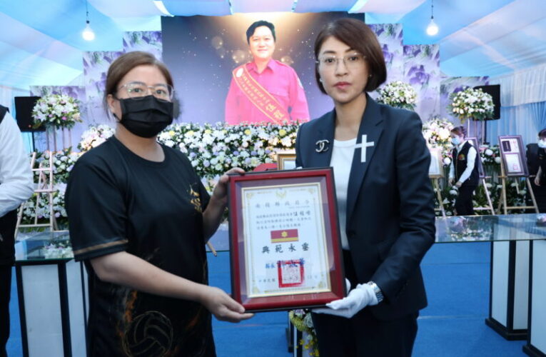 勇消伍程嶸告別式莊嚴送行　許淑華頒追晉令