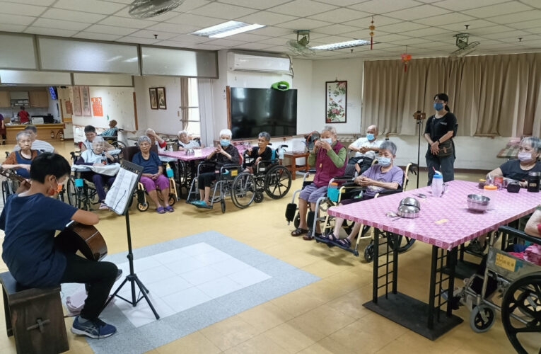 博約書院志工學子關懷慰訪白河榮家住民