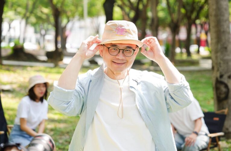 賴瑞隆官網上線 首波募款小物「隆總登場」！偕年輕幕僚拍片開箱 行銷高雄巧思超吸睛