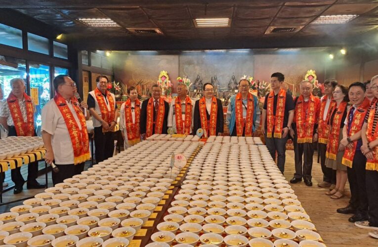 姜太公祝壽大典神蹟話題吸睛 信眾跨海朝聖 牛樟精油產學合作同步登場