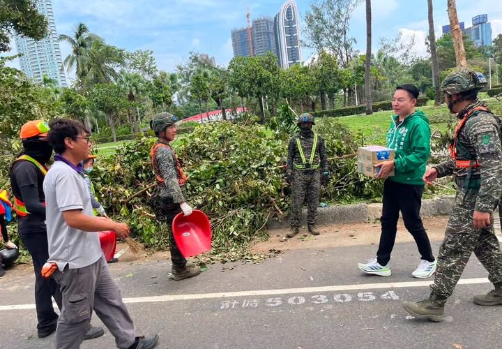 高雄市議員黃文益向每一位國軍弟兄姊妹致敬！