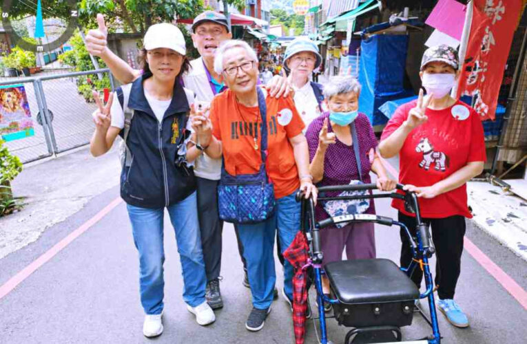 老街景物成記憶鑰匙！八德榮家秋遊新竹　217位榮民長輩重拾人生故事