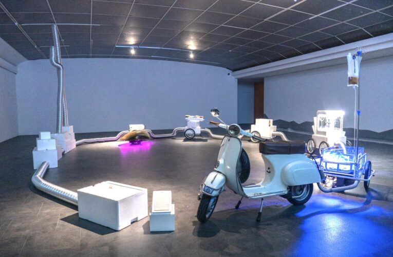 高美館KSpace新展　《我的移動蛤仔寮：南方部署試作》 　偉士牌機車變身養蛤池　探看移動與歸屬