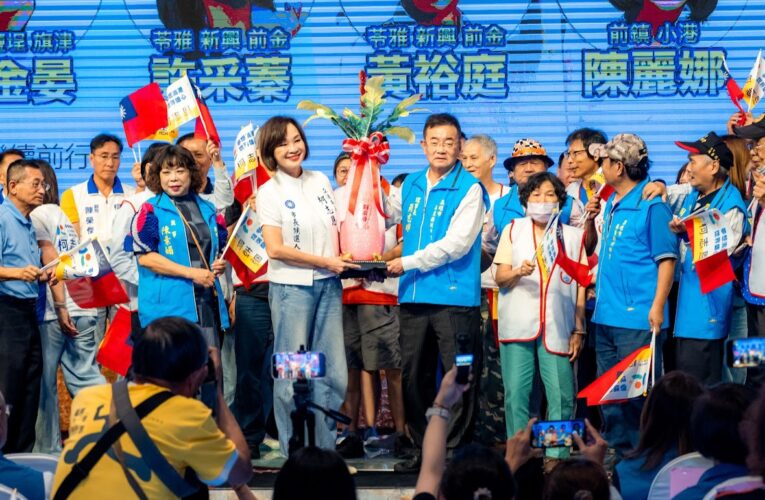 柯志恩成立南高雄後援會　「神力女超人」許淑華站台力挺