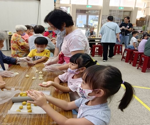 基隆幼兒園攜手長者歡度中秋　五場老幼共學共譜團圓情