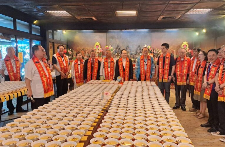 姜太公祝壽大典神蹟話題吸睛　信眾跨海朝聖　牛樟精油產學合作同步登場